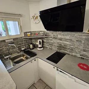 F2 Entièrement Refait à Neuf En 2021 + Parking. , Grasse France
